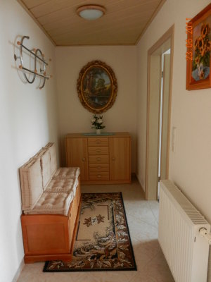 Wardrobe, bench and chest of drawers