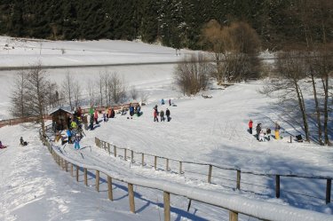 Families with children at the ski lift Arnsberg